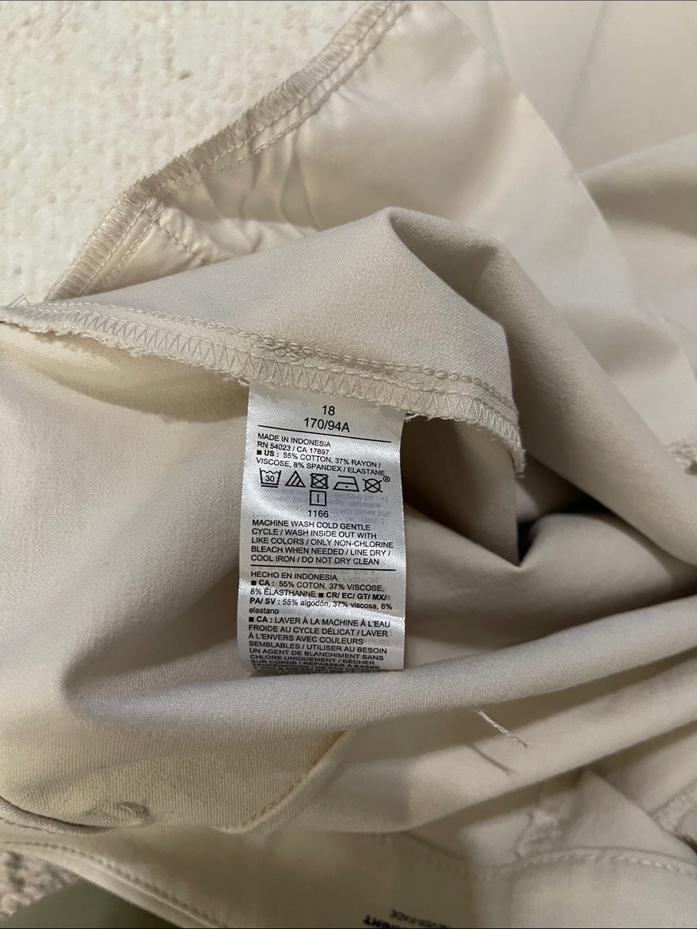 NWT- Old Navy - 18. Pixie Straight Ankle - Picture 8 of 8